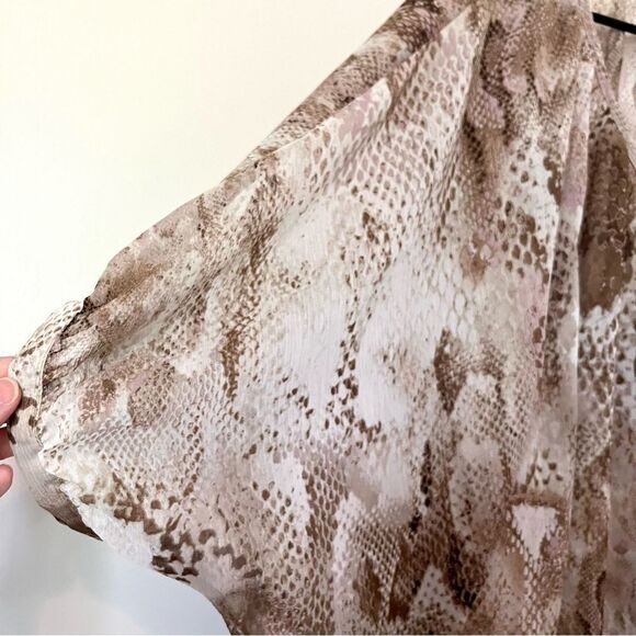 EXPRESS Sheer Animal Print Blouse with Button Detail Size Medium - Picture 4 of 5